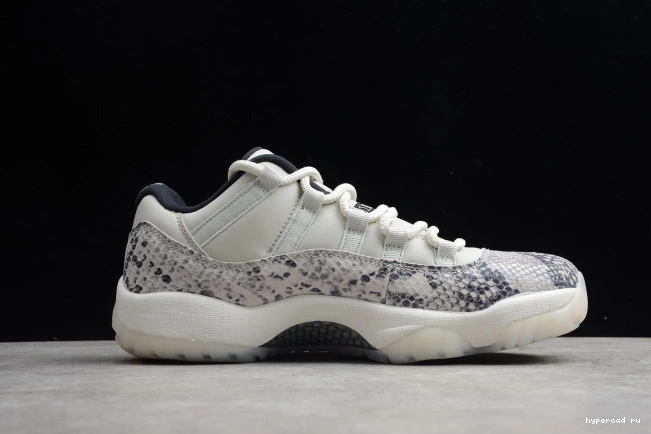 SE CD6846-002 11 Air Low Bone Light Jordan Snake 0815